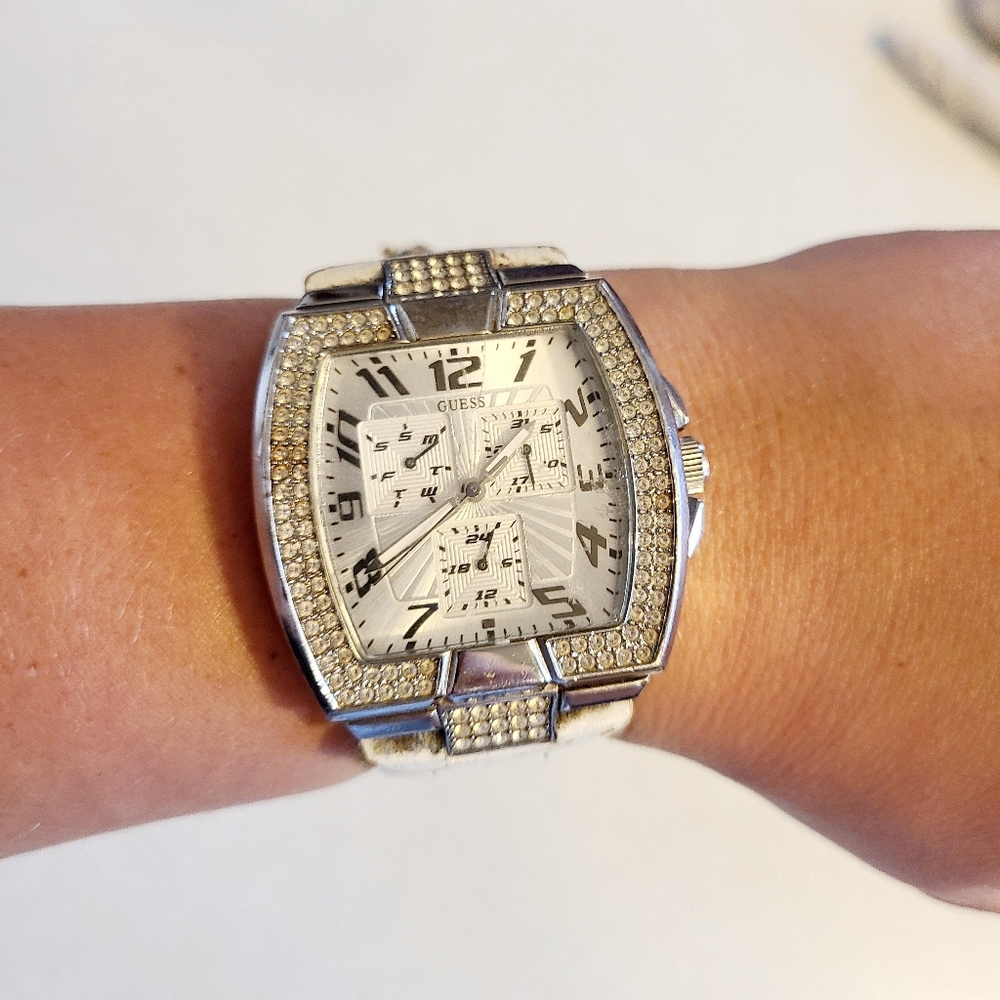 GUESS Watch - Picture 3 of 3